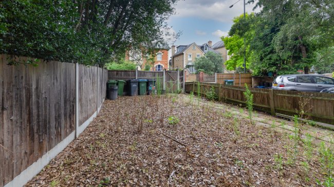 229 St. Margarets Road, Twickenham, TW1 1LU 8