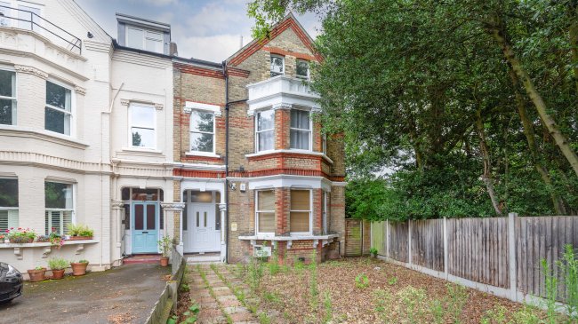 229 St. Margarets Road, Twickenham, TW1 1LU 8