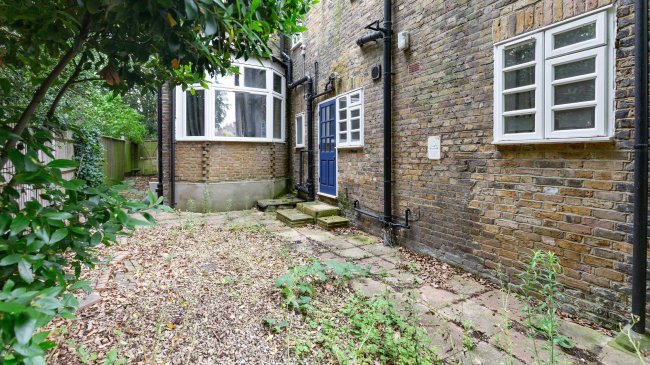 229 St. Margarets Road, Twickenham, TW1 1LU 8