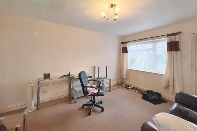 15 Beech Grove, Addlestone, Surrey, KT15 1QQ 8