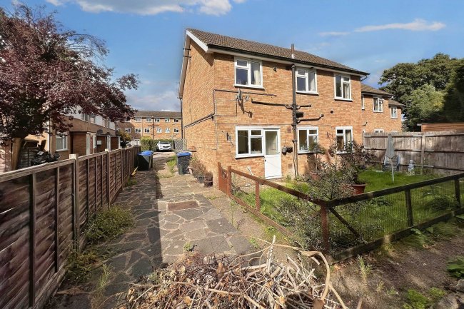15 Beech Grove, Addlestone, Surrey, KT15 1QQ 8