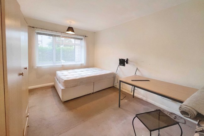 15 Beech Grove, Addlestone, Surrey, KT15 1QQ 8