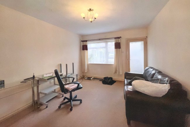 15 Beech Grove, Addlestone, Surrey, KT15 1QQ 8