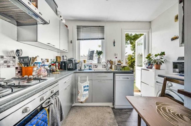 70 Heathfield Road, Croydon, CR0 1EW 9