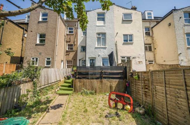 70 Heathfield Road, Croydon, CR0 1EW 9