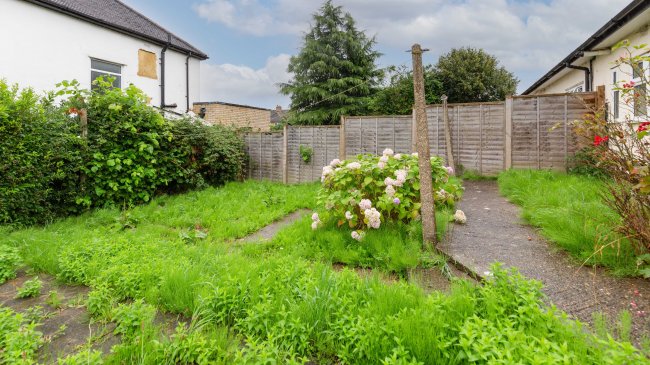 12 Morten Gardens, Denham, Uxbridge, UB9 5ND 9