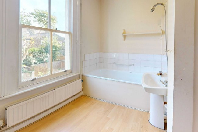 7a Midmoor Road, Balham, London, SW12 0EW 6