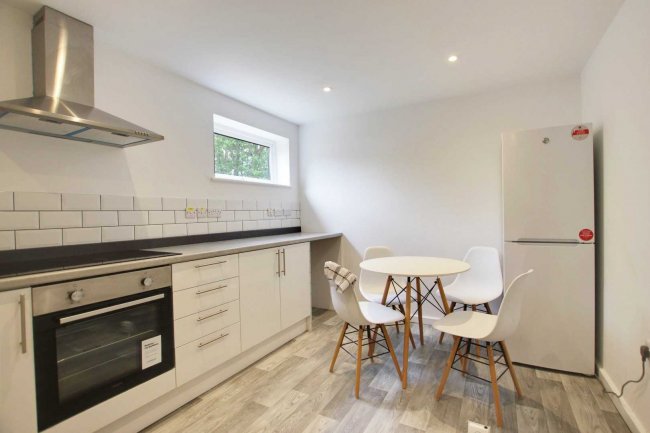 5 Shetland Court, Worthing, East Sussex, BN13 3RL
 4