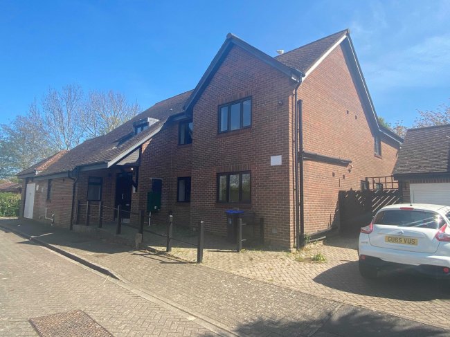 5 Shetland Court, Worthing, East Sussex, BN13 3RL
 4