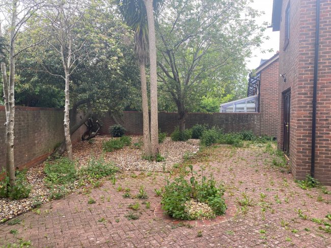 5 Shetland Court, Worthing, East Sussex, BN13 3RL
 4