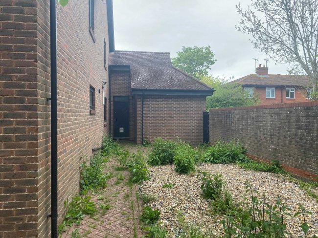 5 Shetland Court, Worthing, East Sussex, BN13 3RL
 4