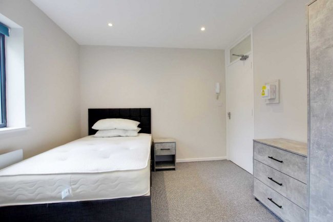 5 Shetland Court, Worthing, East Sussex, BN13 3RL
 4