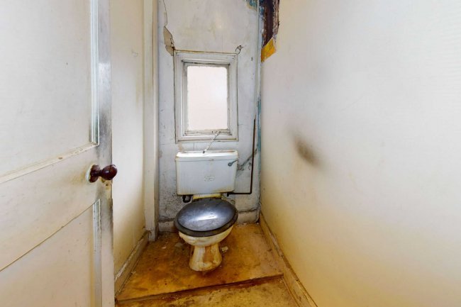 74A Broomwood Road, London SW11 6LA  5