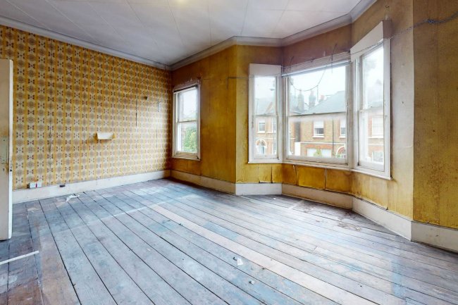 74A Broomwood Road, London SW11 6LA  5