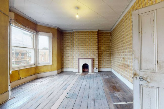 74A Broomwood Road, London SW11 6LA  5