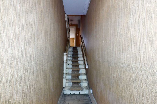 74A Broomwood Road, London SW11 6LA  5