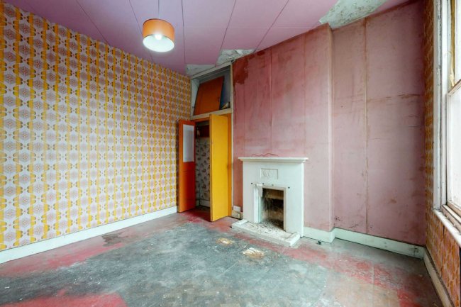 74A Broomwood Road, London SW11 6LA  5