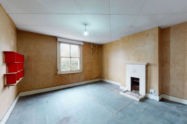 74A Broomwood Road, London SW11 6LA  5