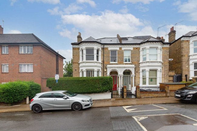 74A Broomwood Road, London SW11 6LA  5