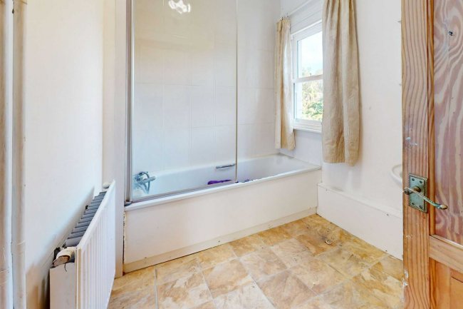 65a Cambray Road, Balham, London, SW12 0ER 7