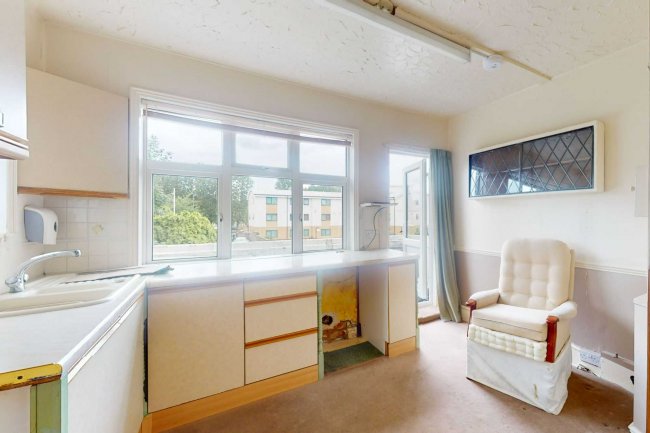 120 Beechcroft Avenue, Rayners Lane, Harrow, HA2 7JG  9