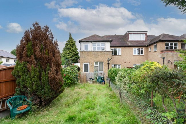 120 Beechcroft Avenue, Rayners Lane, Harrow, HA2 7JG  9