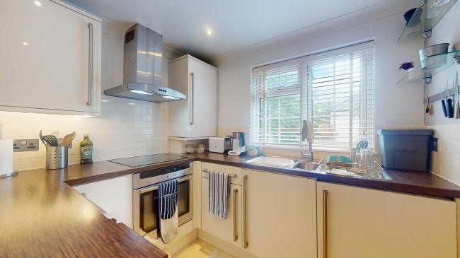 18A Manor Place, Staines, Staines-upon-Thames, Surrey, TW18 1AE 3