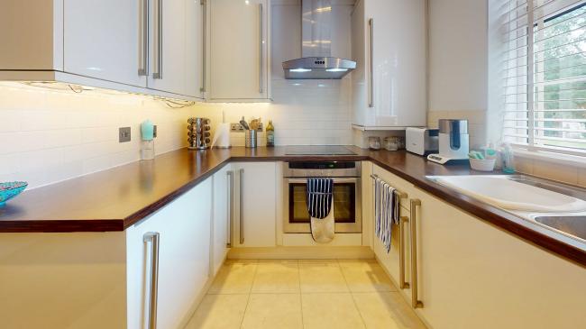 18A Manor Place, Staines, Staines-upon-Thames, Surrey, TW18 1AE 3