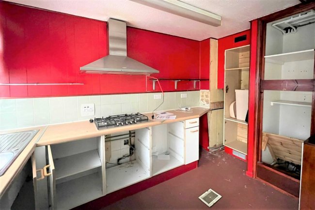 129 Thirlmere Gardens, Northwood HA6 2RX 8