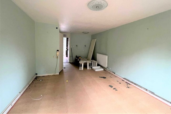 129 Thirlmere Gardens, Northwood HA6 2RX 8