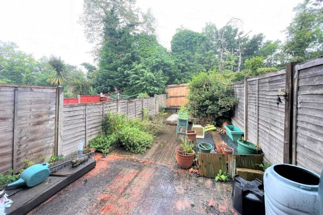 129 Thirlmere Gardens, Northwood HA6 2RX 8