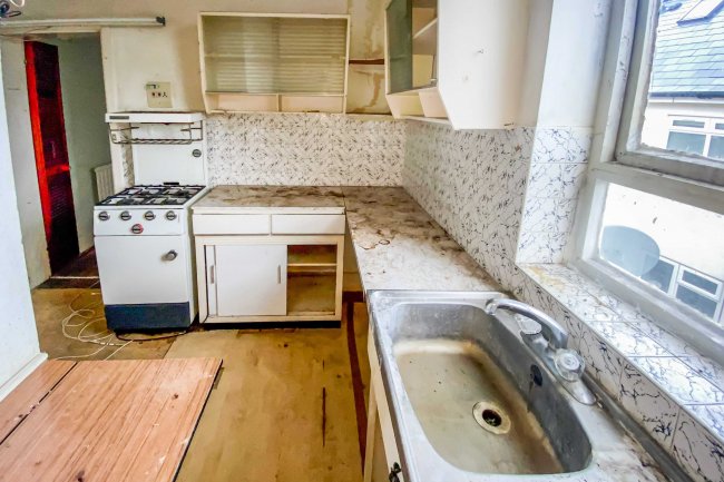 22A The Street, Ashtead, KT21 2AH 10