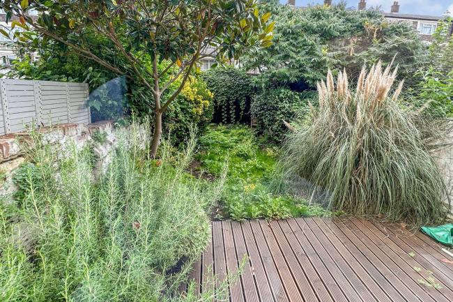 13 Woodstock Terrace, Canary Wharf, London E14 0AD 3