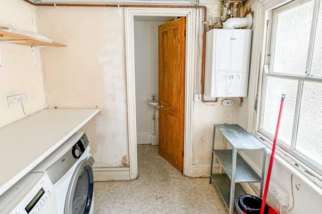 13 Woodstock Terrace, Canary Wharf, London E14 0AD 3