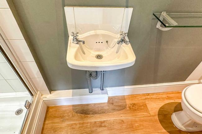 13 Woodstock Terrace, Canary Wharf, London E14 0AD 3