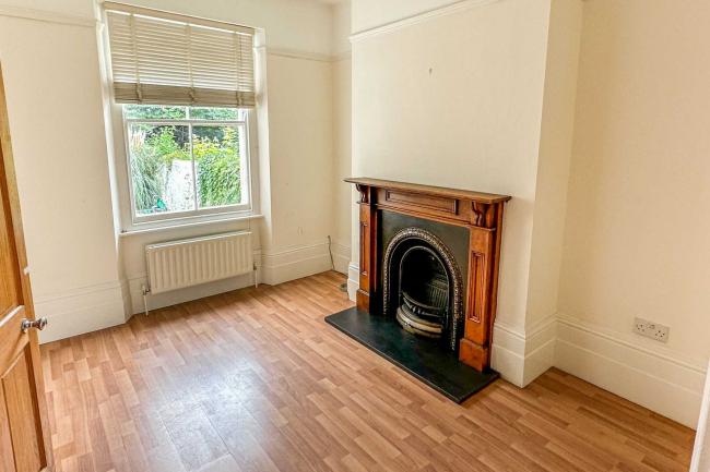 13 Woodstock Terrace, Canary Wharf, London E14 0AD 3