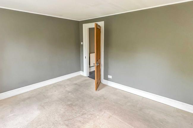 13 Woodstock Terrace, Canary Wharf, London E14 0AD 3