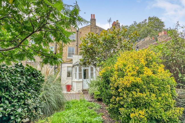 13 Woodstock Terrace, Canary Wharf, London E14 0AD 3