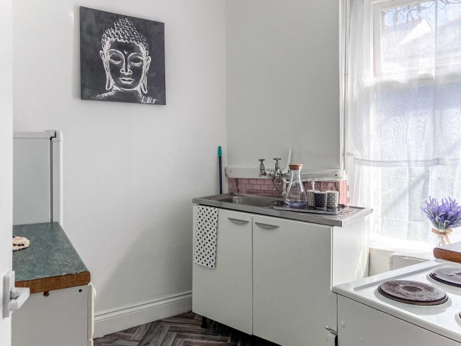 6 Wyndham Crescent, Cardiff, CF11 9EH 9