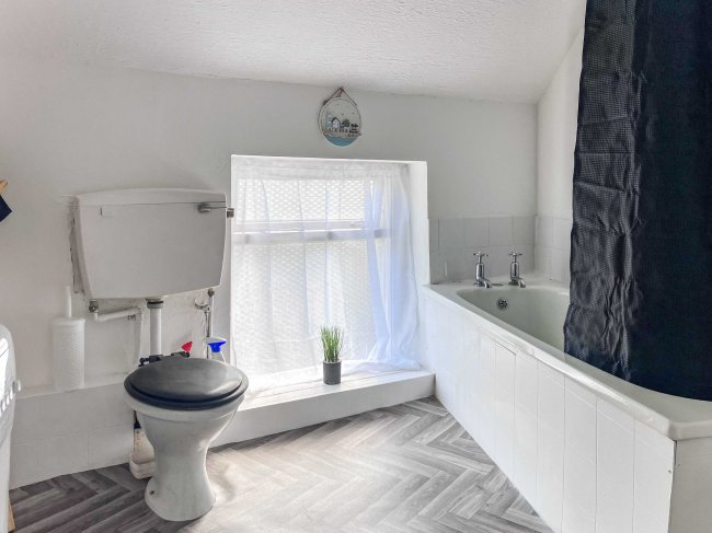 6 Wyndham Crescent, Cardiff, CF11 9EH 9