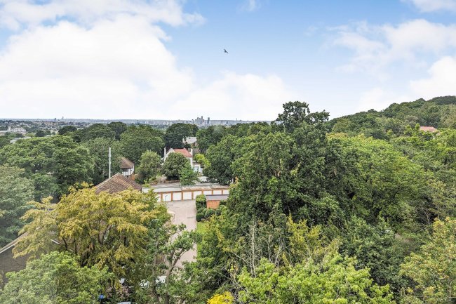 Flat 34 Marlowe Court, Lymer Avenue, London SE19 1LP 1