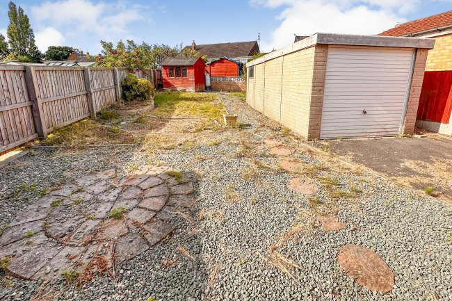 14 Caxton Close, New Whittington, Chesterfield, S43 2EA 4