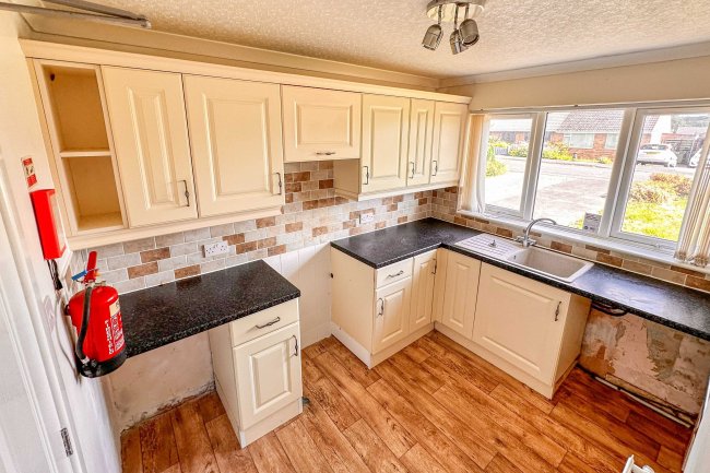 14 Caxton Close, New Whittington, Chesterfield, S43 2EA 4