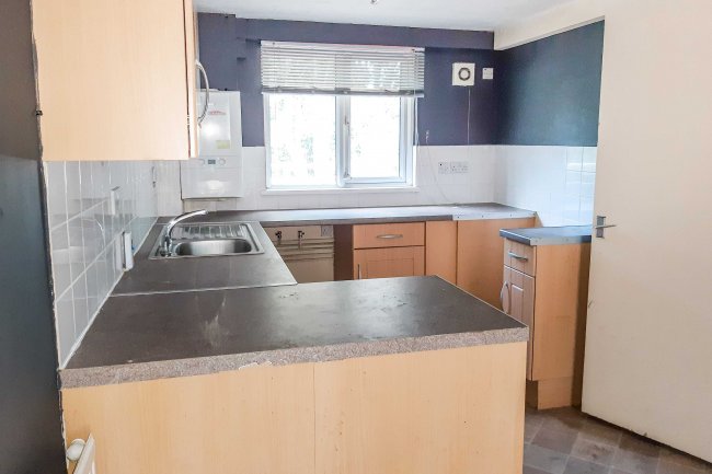 Flat 50 Atholl Court & Garage, Kingsway Gardens, Andover, SP10 4BB 1