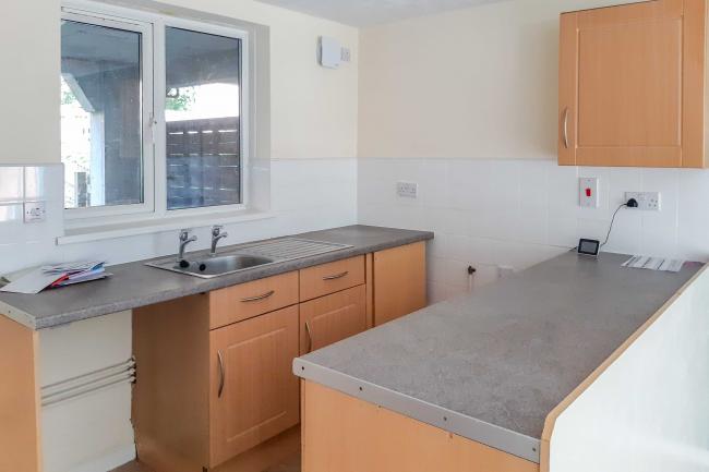 Flat 16 Atholl Court & Garden, Kingsway Gardens, Andover, SP10 4BB 2
