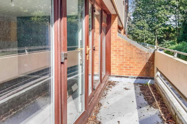 Flat 16 Atholl Court & Garden, Kingsway Gardens, Andover, SP10 4BB 2