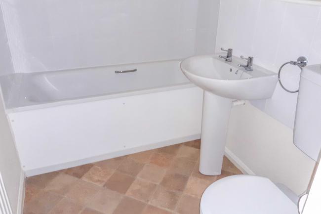 Flat 16 Atholl Court & Garden, Kingsway Gardens, Andover, SP10 4BB 2