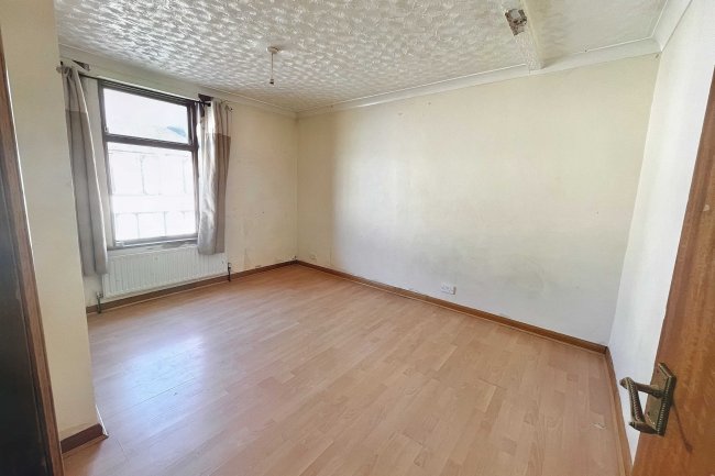 127 Saxton Street, Gillingham, Kent, ME7 5EG 3