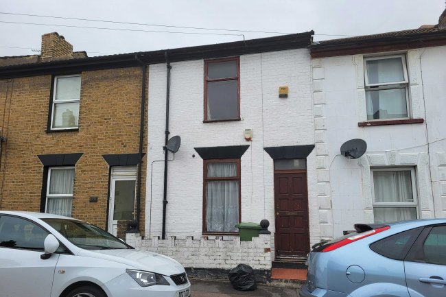 127 Saxton Street, Gillingham, Kent, ME7 5EG 3