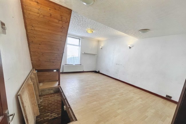 127 Saxton Street, Gillingham, Kent, ME7 5EG 3